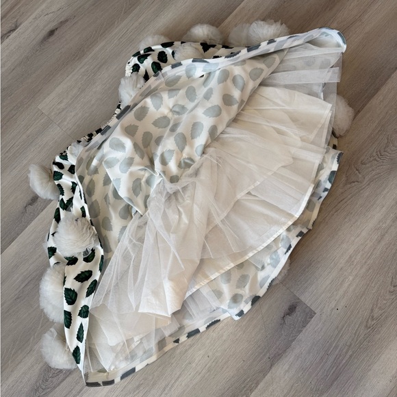 Akira Christmas skirt with tulle inside and pom detailing and leaf print - Picture 2 of 5